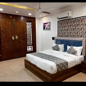 Rajmahal Suits Hotel